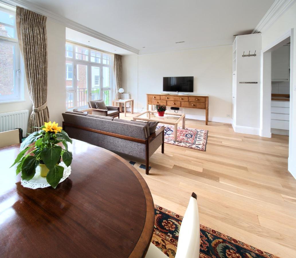 Serene Townhouse With Parking Лондон Экстерьер фото